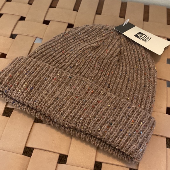 Reef Downey Beanie - Picture 2 of 3